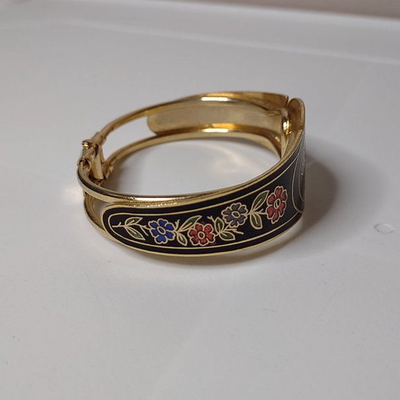 Very Pretty 6 3/4 Inch Hinged Rose Bracelet - Picture 5 of 9